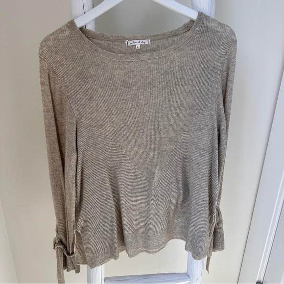 Willow & Clay Bell and Tie Sleeve Taupe Knit Sweater SZ Large - Picture 5 of 7